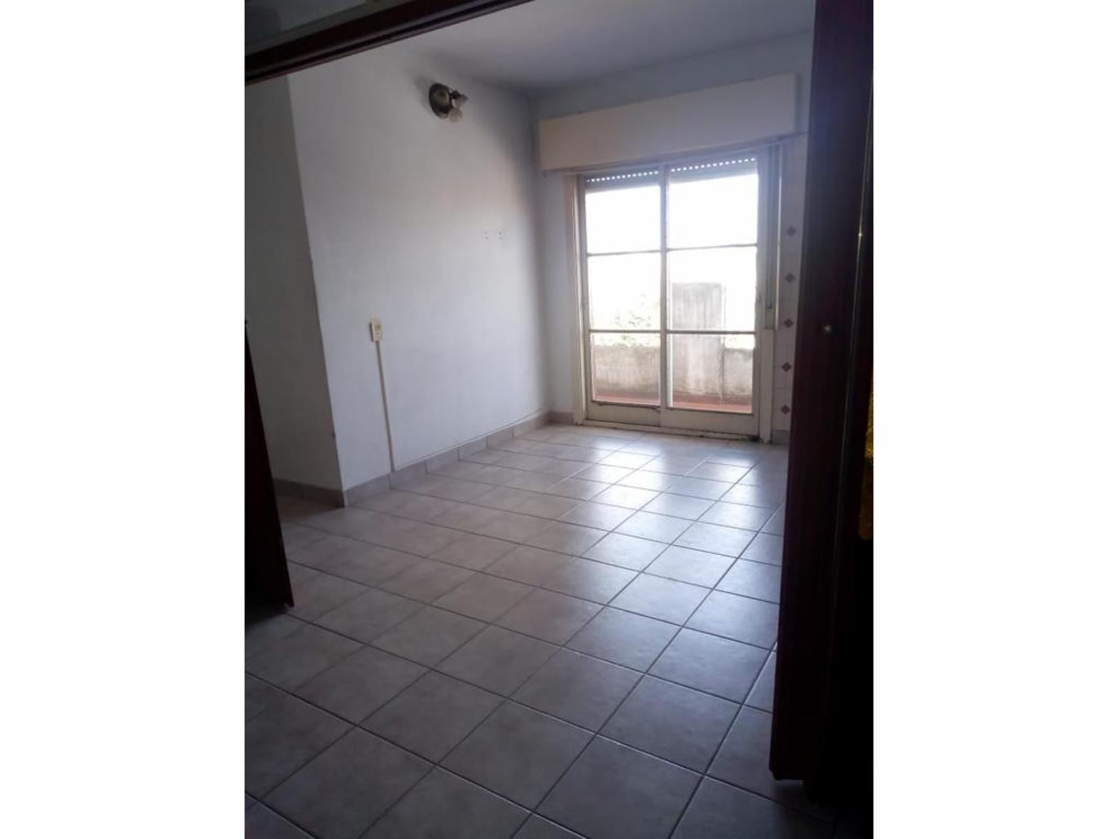 DEPARTAMENTO DE 3 AMBIENTES EN SEGUNDO PISO CON BALCÓN Y TERRAZA — foto 10