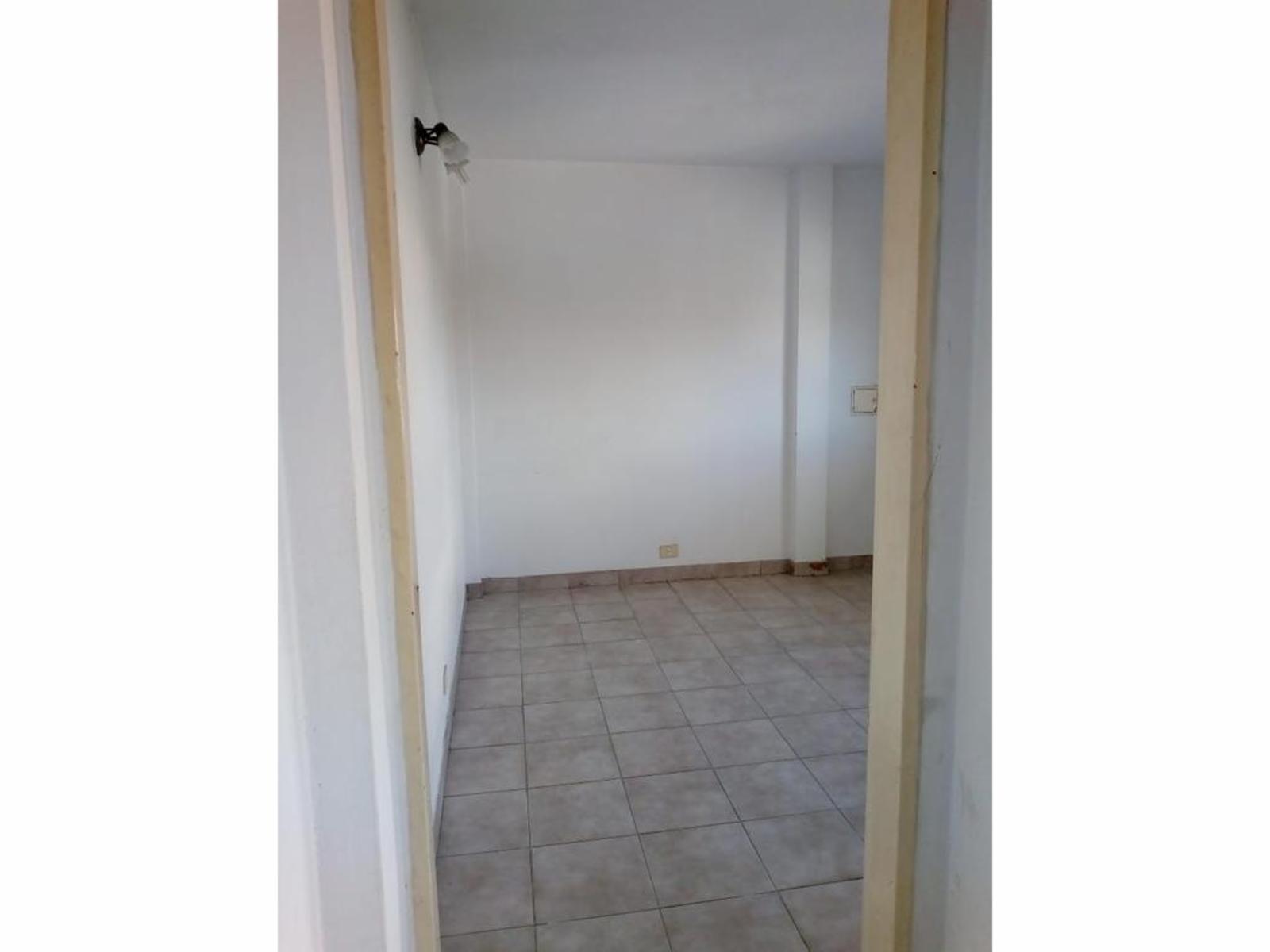 DEPARTAMENTO DE 3 AMBIENTES EN SEGUNDO PISO CON BALCÓN Y TERRAZA — foto 13