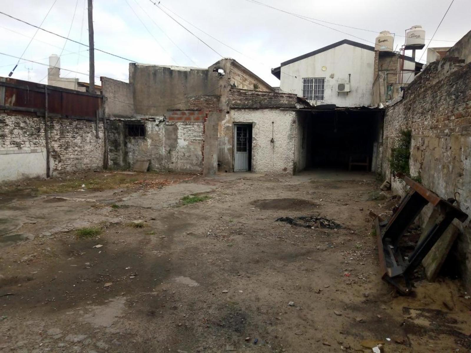 TERRENO DE 264 M² EN ESQUINA AVENIDA GENERAL PAZ Y BAIGORRIA CON CASA Y GALPÓN — foto 2