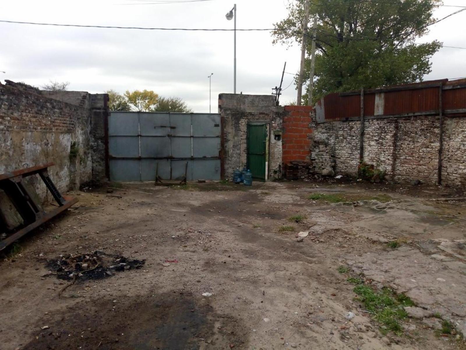 TERRENO DE 264 M² EN ESQUINA AVENIDA GENERAL PAZ Y BAIGORRIA CON CASA Y GALPÓN — foto 3