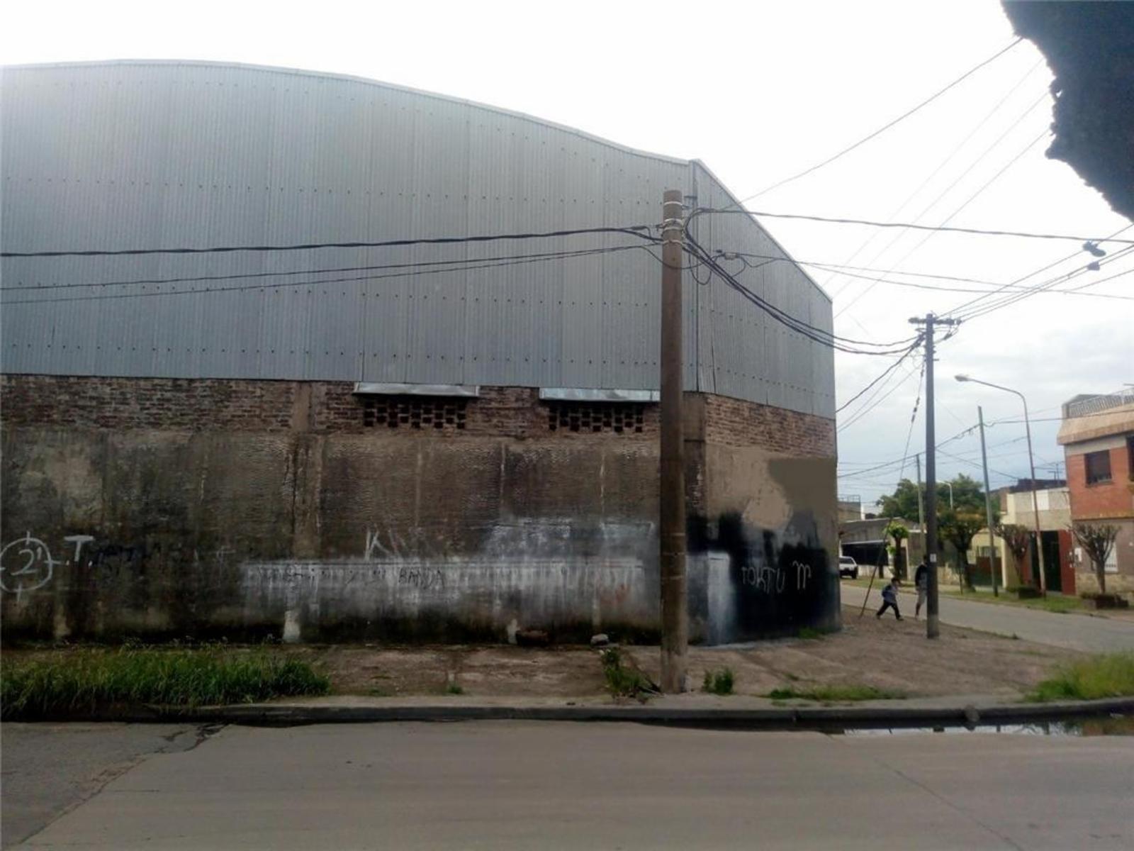 EXCELENTE GALPÓN DE 560 M² USADO COMO CANCHA DE FÚTBOL 5 — foto 2