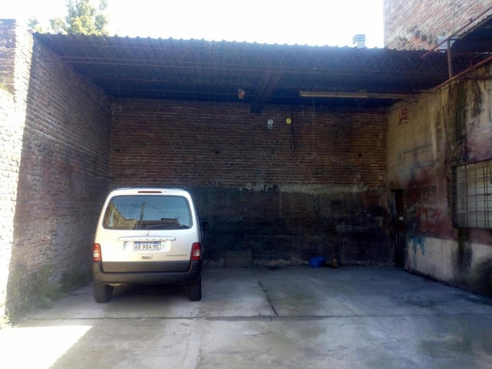 GALPÓN DE 180 M² CUBIERTO Y 35 M² DESCUBIERTO — foto 3