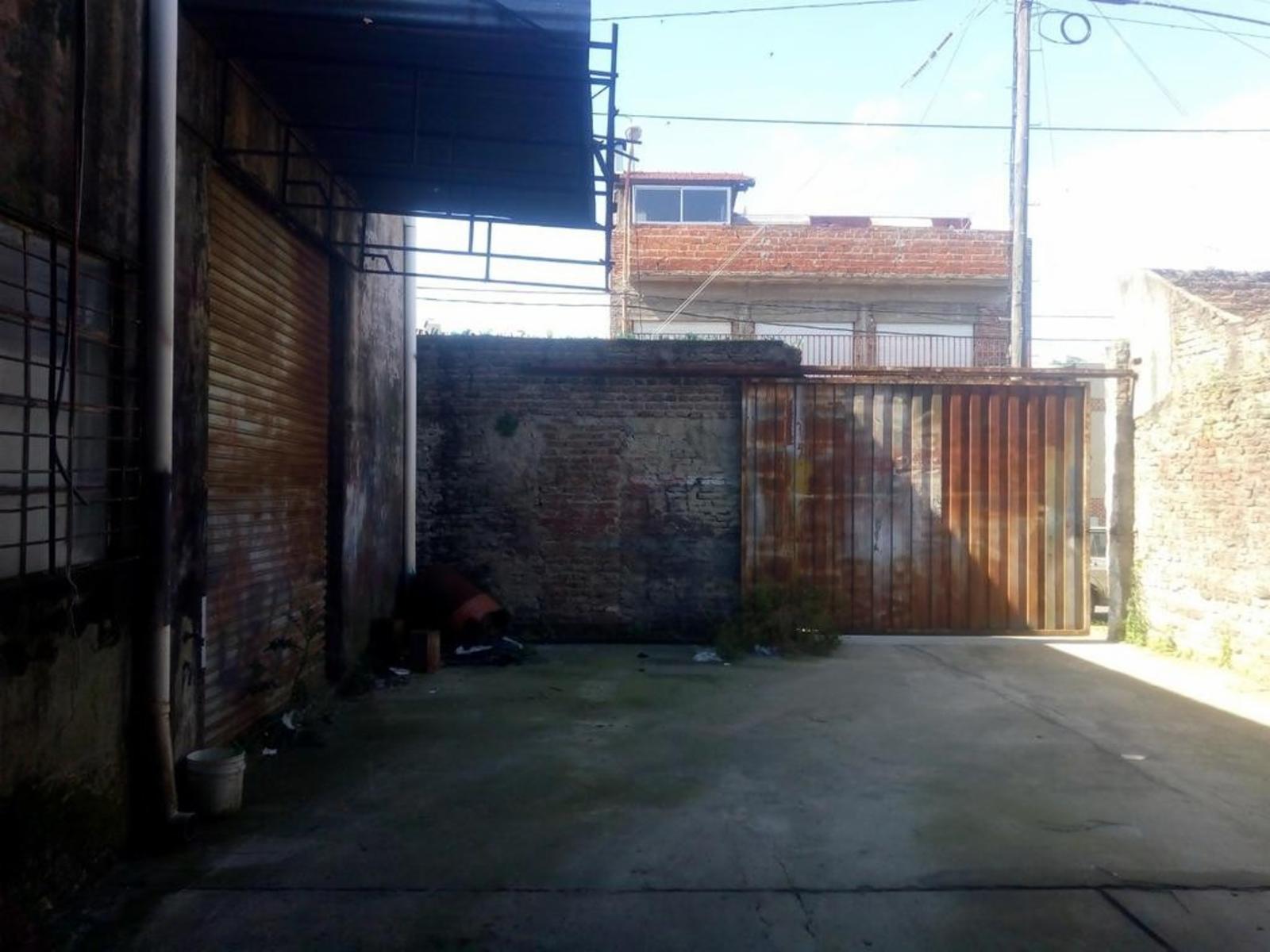 GALPÓN DE 180 M² CUBIERTO Y 35 M² DESCUBIERTO — foto 4