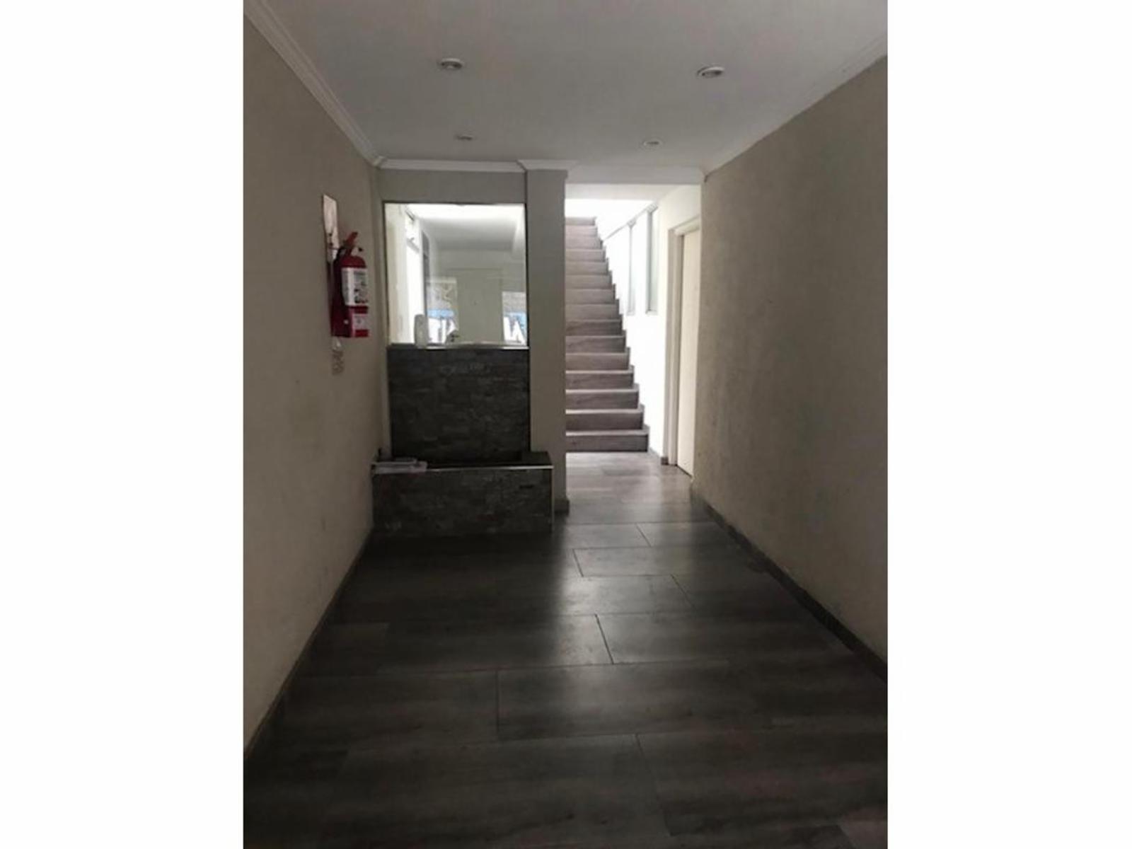EXCELENTE DEPARTAMENTO DE 2 AMBIENTES EN SEGUNDO PISO AL FRENTE CON BALCÓN Y TERRAZA — foto 3