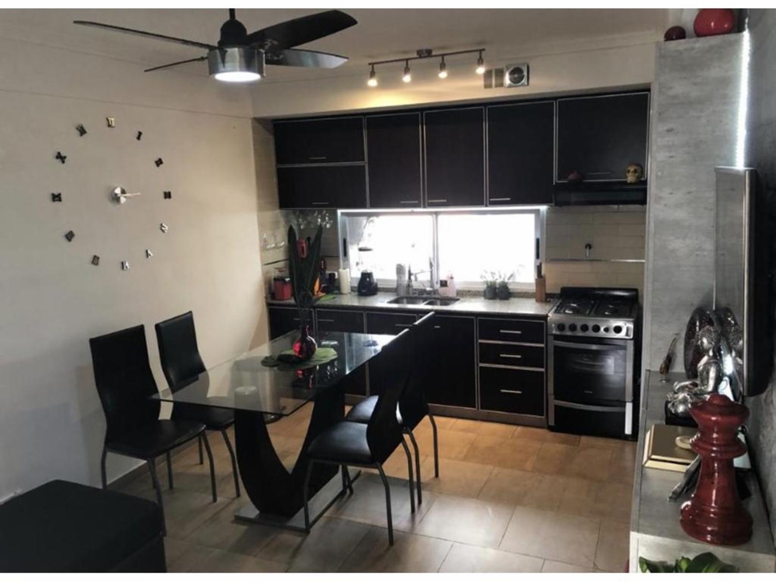 EXCELENTE DEPARTAMENTO DE 2 AMBIENTES EN SEGUNDO PISO AL FRENTE CON BALCÓN Y TERRAZA — foto 6