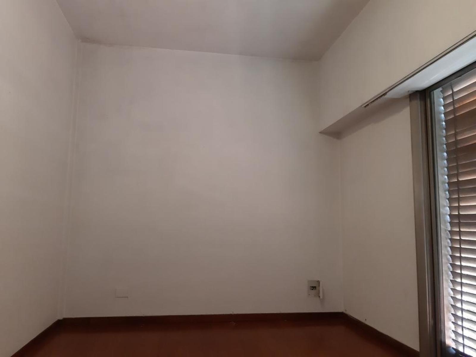 PH DE 4 AMBIENTES AL FRENTE CON PATIO, BALCÓN Y TERRAZA — foto 7