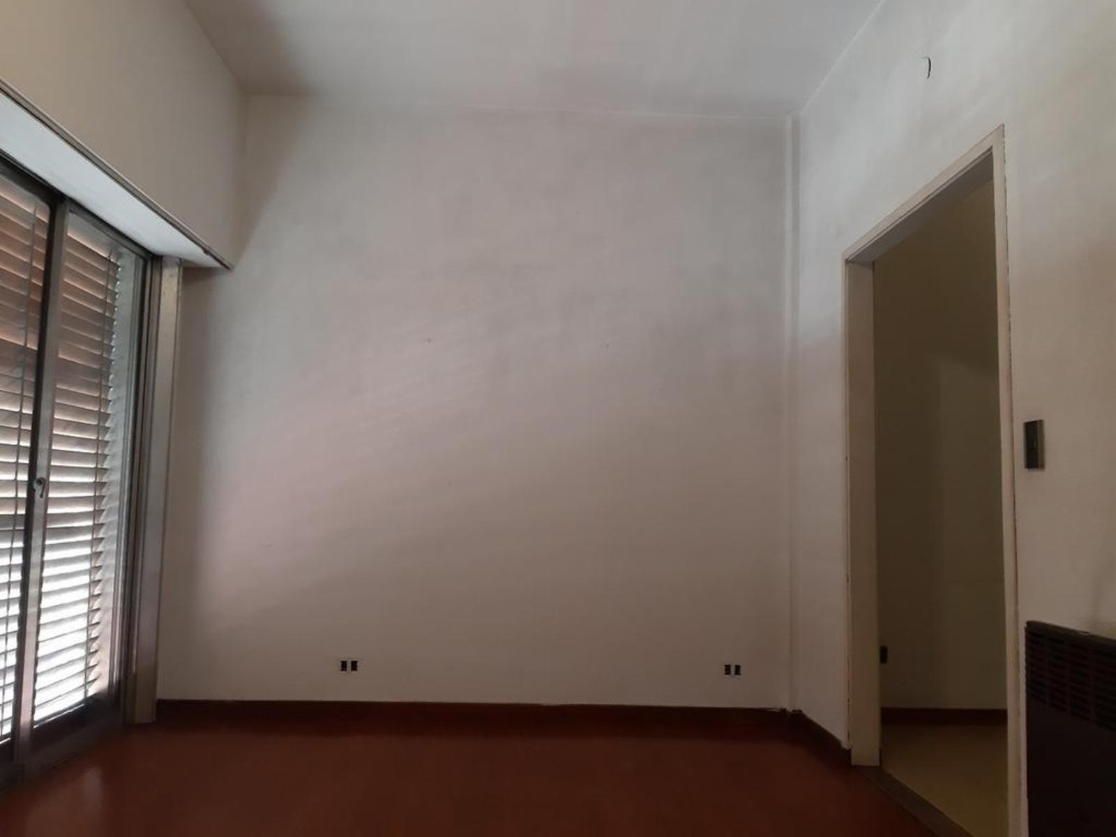 PH DE 4 AMBIENTES AL FRENTE CON PATIO, BALCÓN Y TERRAZA — foto 8