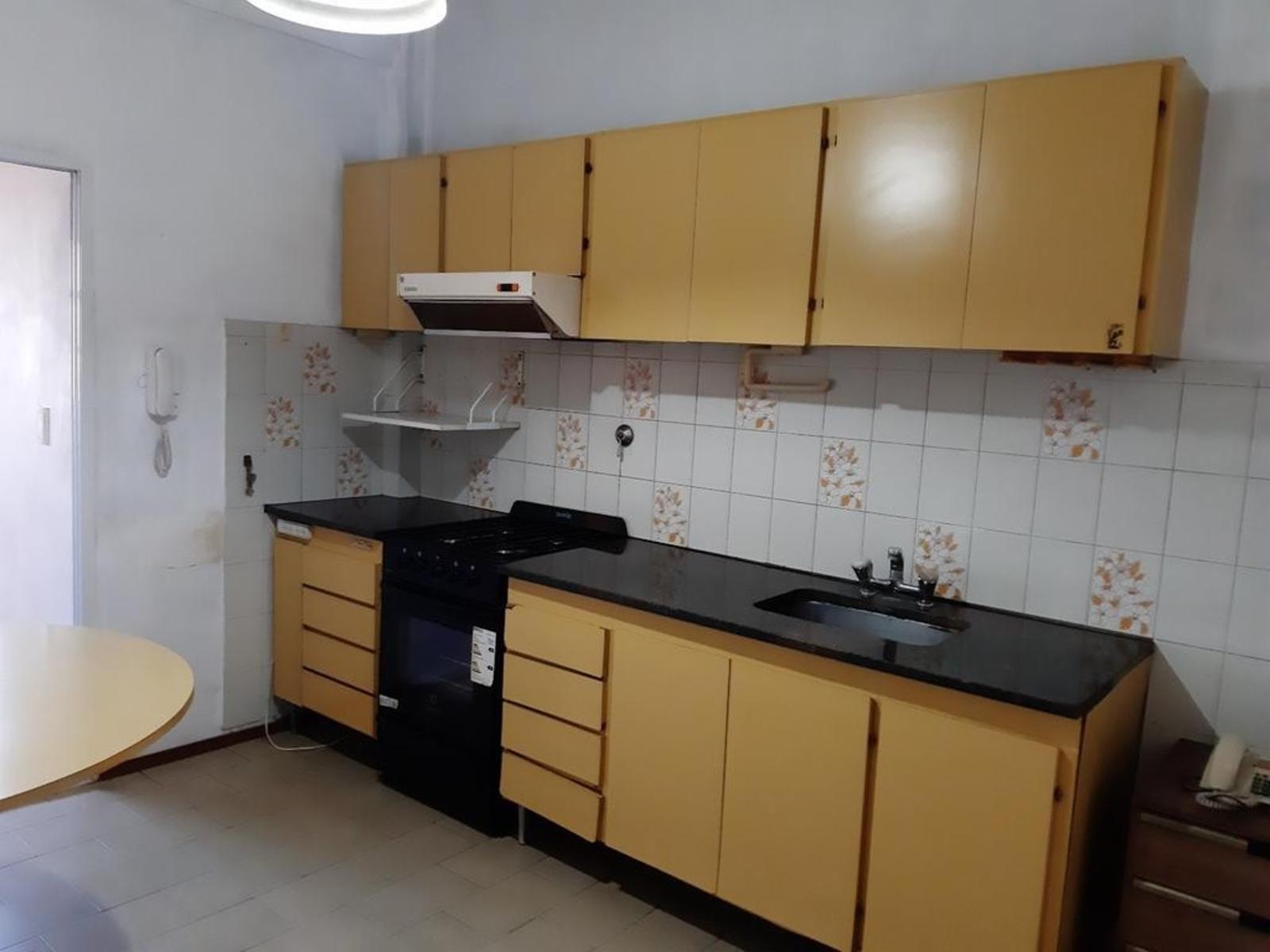 PH DE 4 AMBIENTES AL FRENTE CON PATIO, BALCÓN Y TERRAZA — foto 9