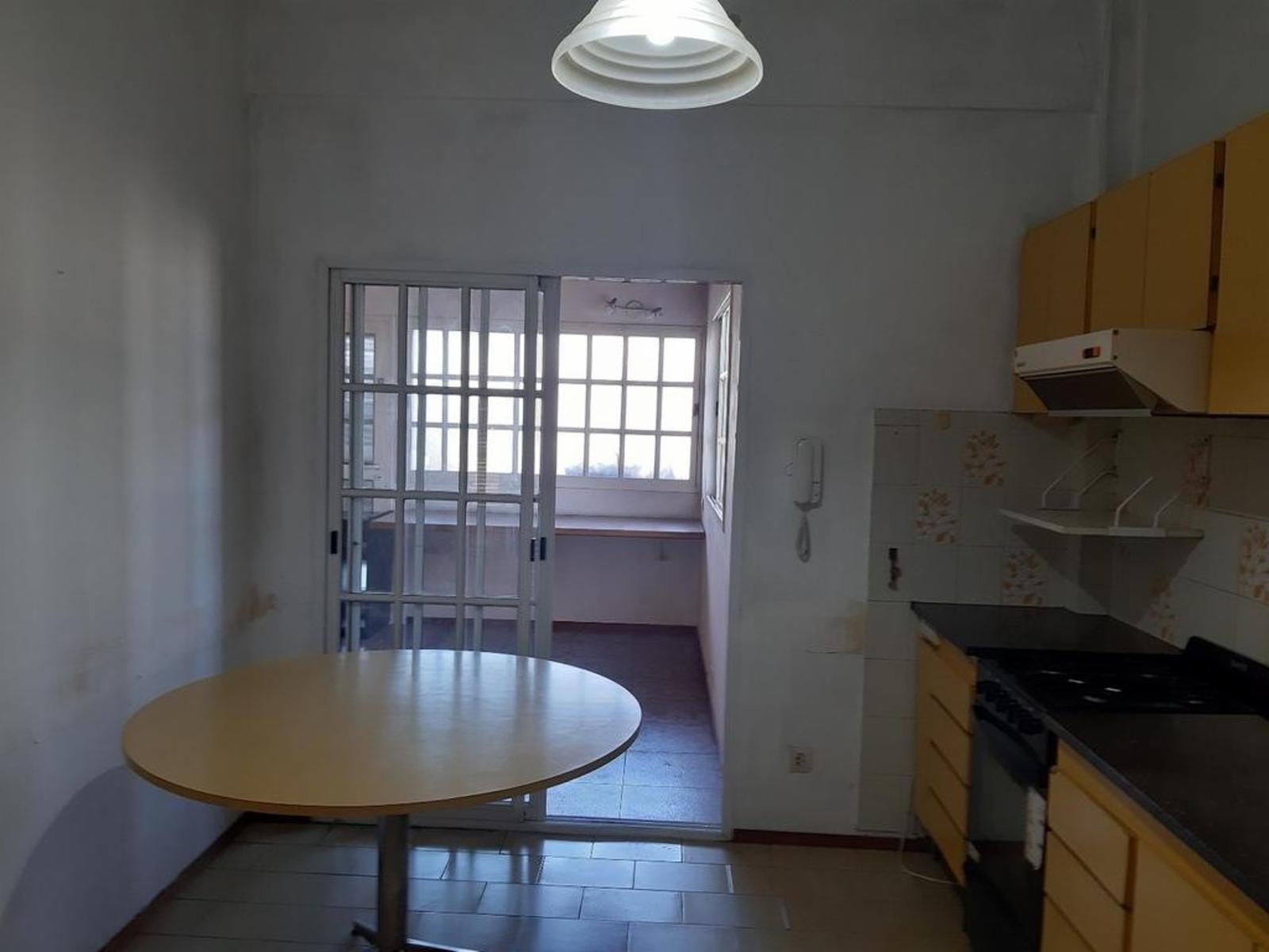 PH DE 4 AMBIENTES AL FRENTE CON PATIO, BALCÓN Y TERRAZA — foto 10