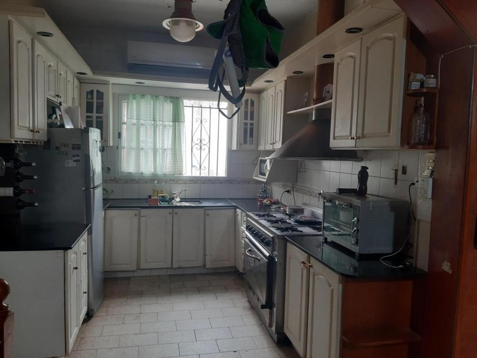 CASA DE 5 AMBIENTES UBICADA EN ESQUINA CON PATIO Y TERRAZA — foto 5