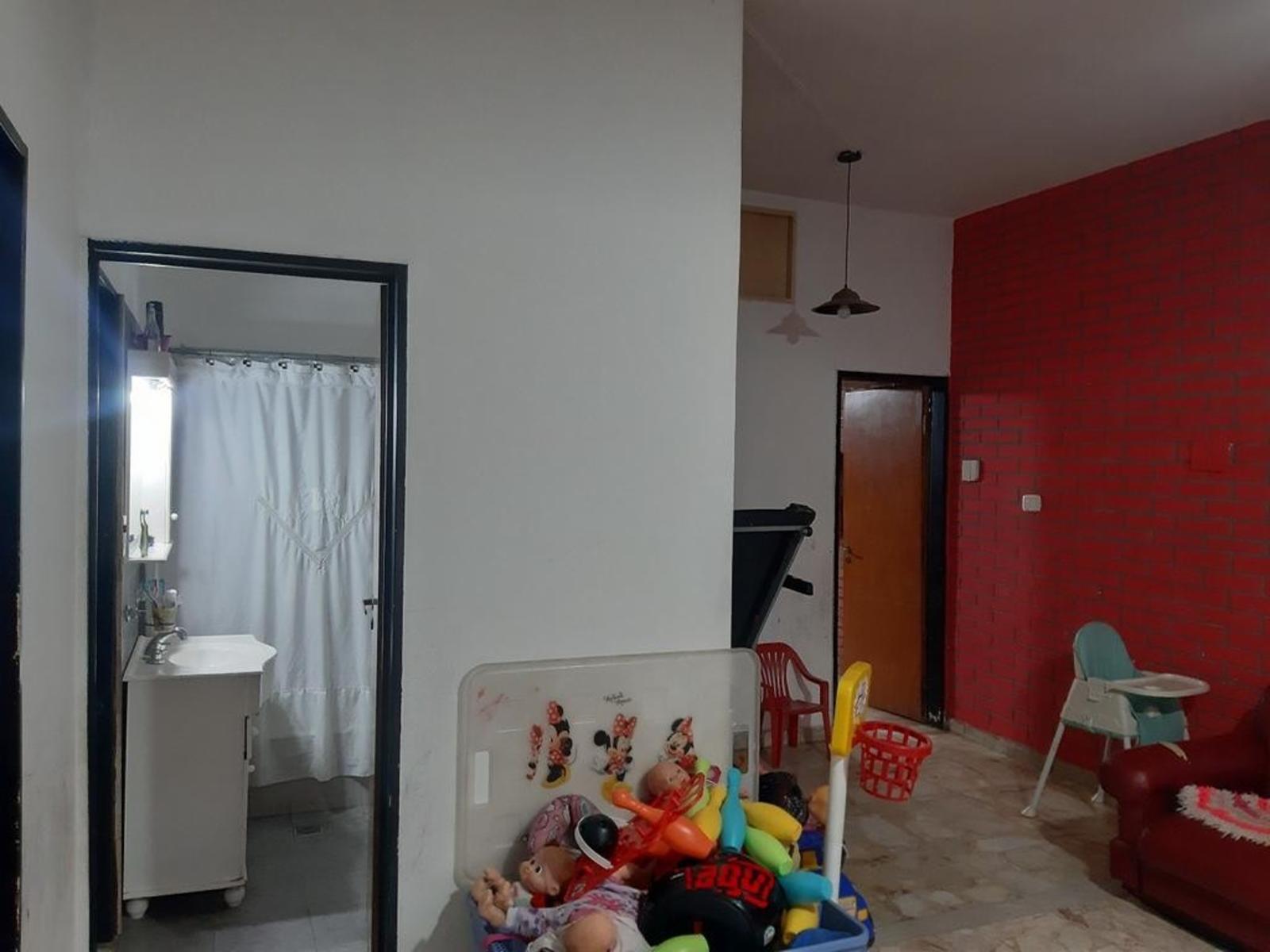 CASA DE 5 AMBIENTES UBICADA EN ESQUINA CON PATIO Y TERRAZA — foto 9
