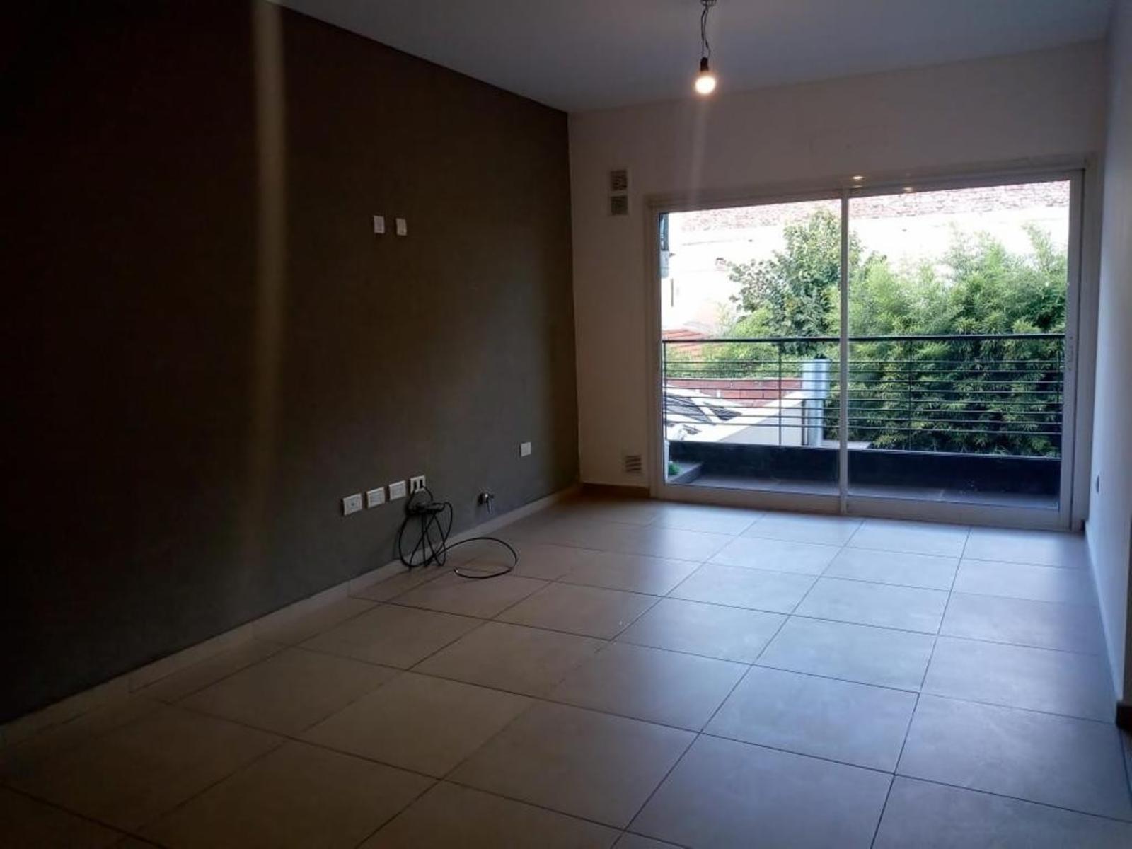 EXCELENTE DEPARTAMENTO DE 2 AMBIENTES AL CONTRAFRENTE CON BALCÓN Y TERRAZA — foto 6