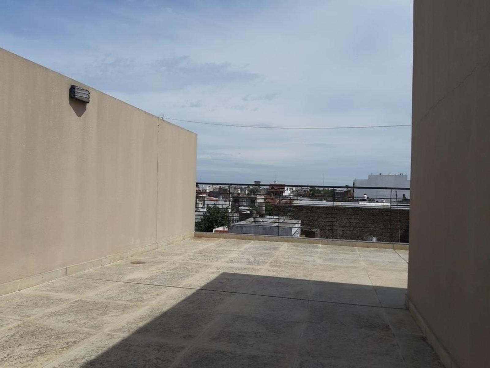 EXCELENTE DEPARTAMENTO DE 2 AMBIENTES AL CONTRAFRENTE CON BALCÓN Y TERRAZA — foto 13