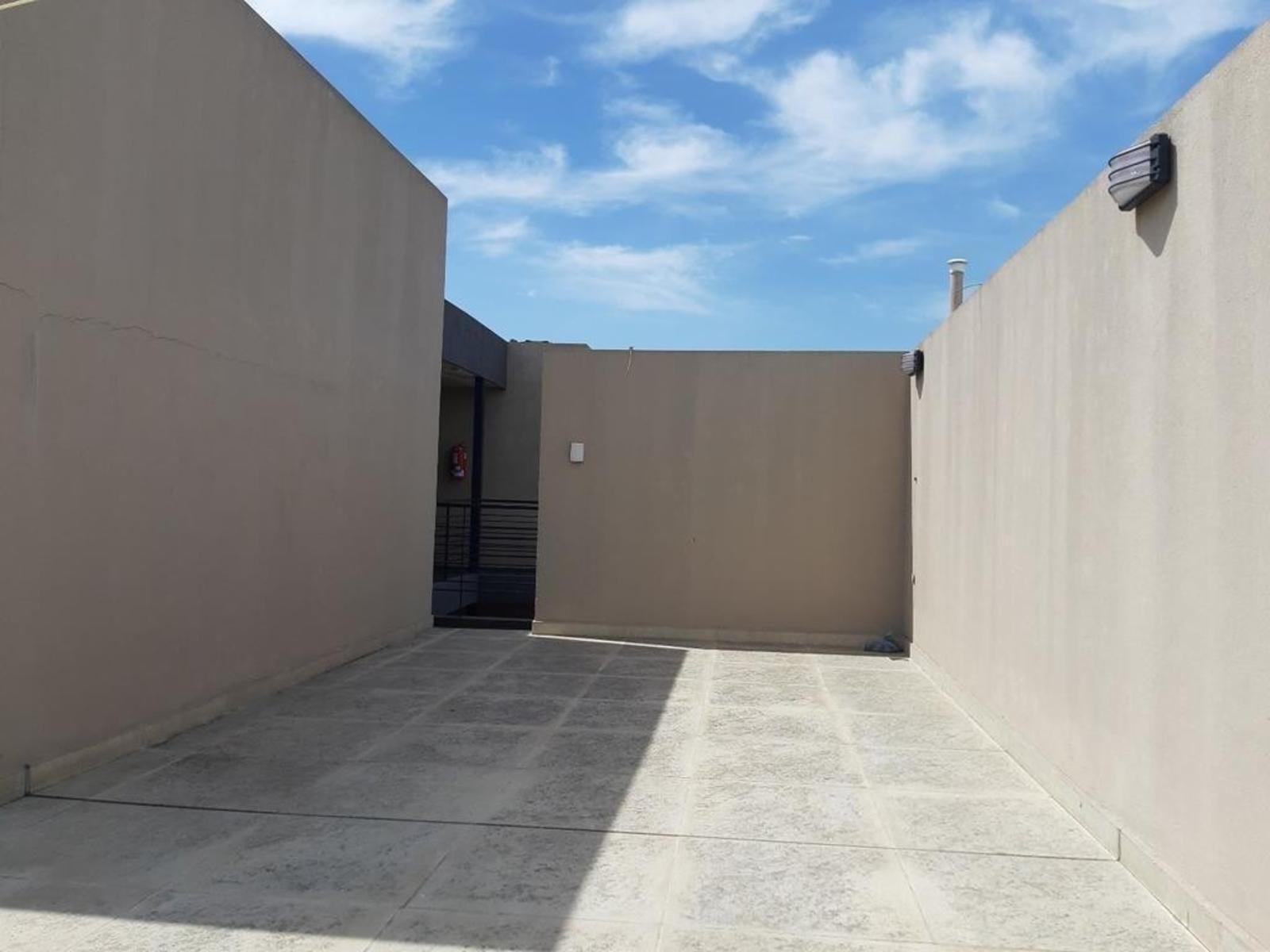 EXCELENTE DEPARTAMENTO DE 2 AMBIENTES AL CONTRAFRENTE CON BALCÓN Y TERRAZA — foto 14
