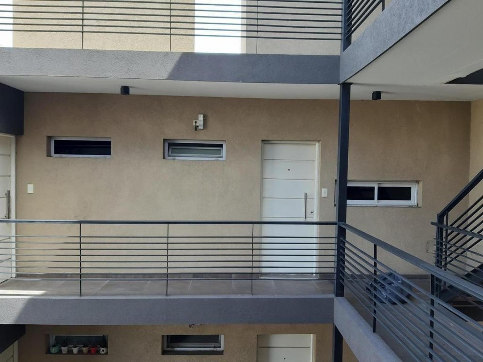 EXCELENTE DEPARTAMENTO MONOAMBIENTE EN PRIMER PISO AL FRENTE CON BALCÓN — foto 4