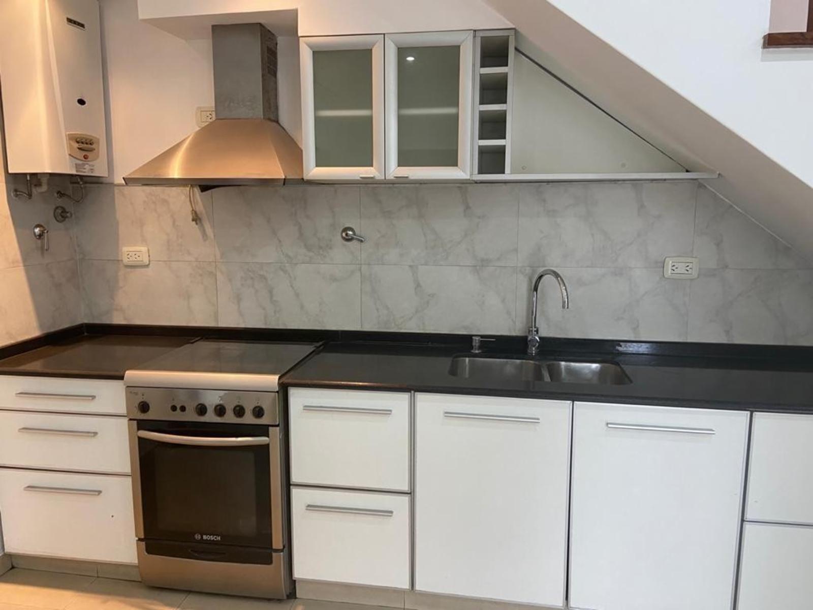 EXCELENTE PH DE 3 AMBIENTES UBICADO EN ESQUINA EN 2 PLANTAS CON TERRAZA — foto 4