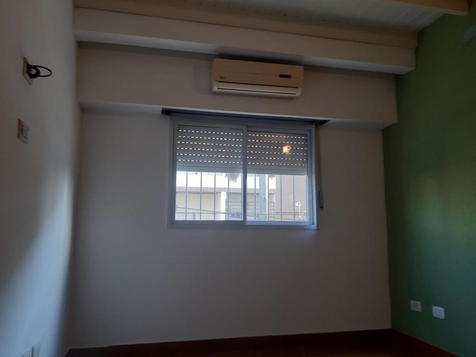 EXCELENTE PH DE 3 AMBIENTES UBICADO EN ESQUINA EN 2 PLANTAS CON TERRAZA — foto 13