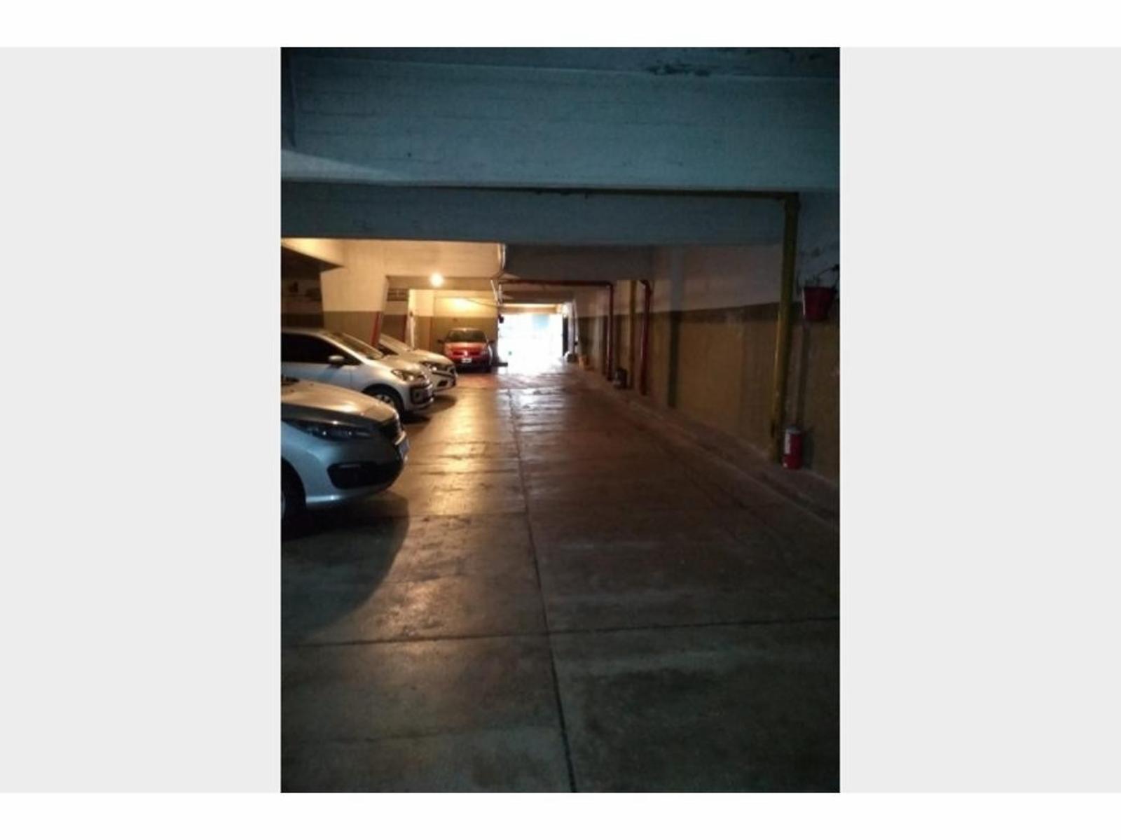 DEPARTAMENTO 4 AMBIENTES CON COCHERA CUBIERTA Y BALCÓN CORRIDO AL FRENTE — foto 5