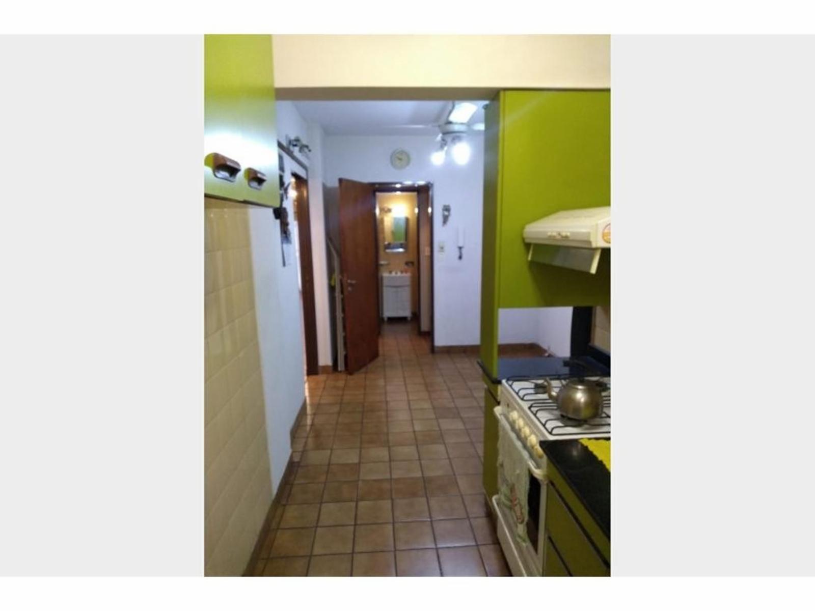 DEPARTAMENTO 4 AMBIENTES CON COCHERA CUBIERTA Y BALCÓN CORRIDO AL FRENTE — foto 11