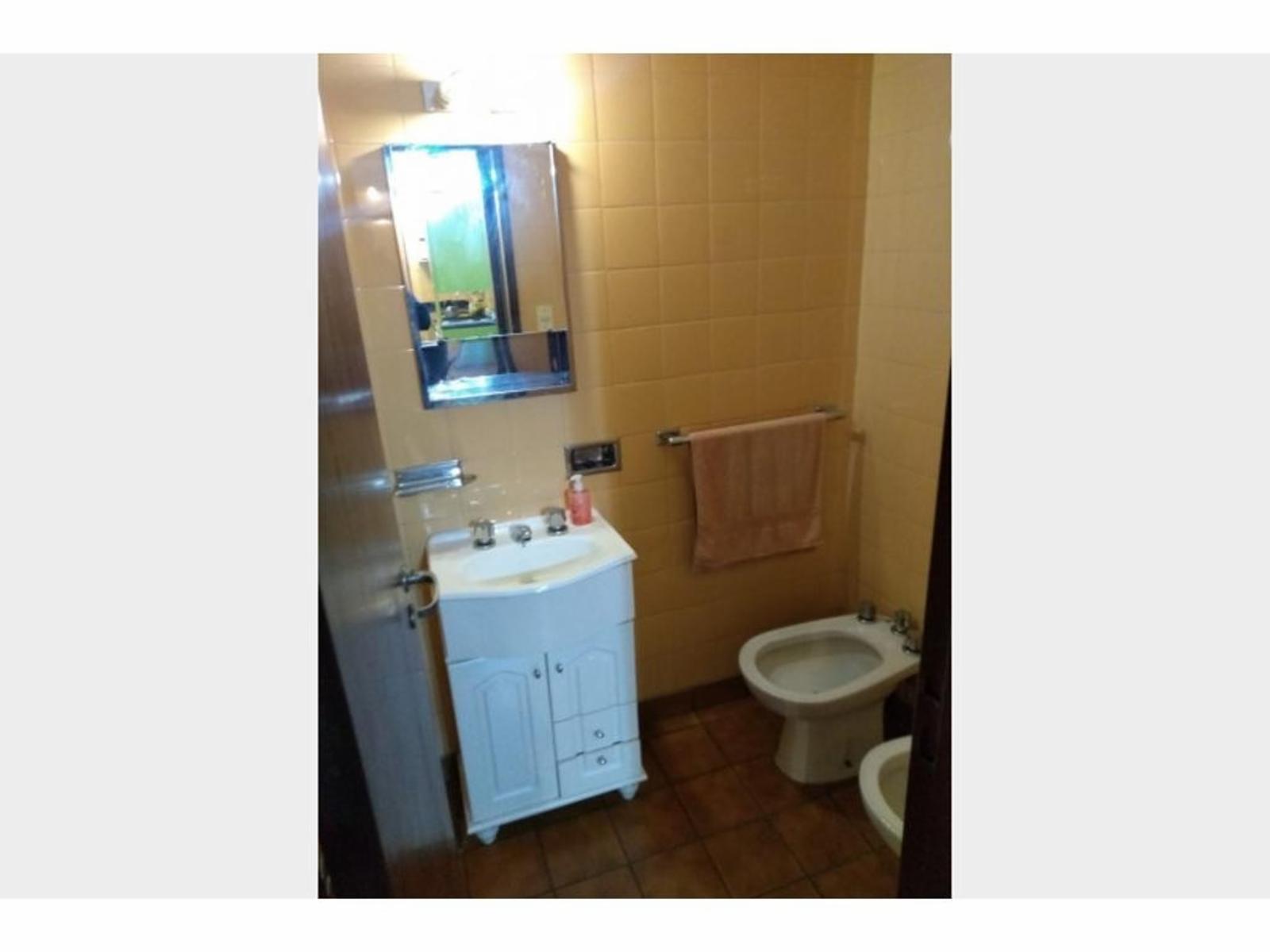 DEPARTAMENTO 4 AMBIENTES CON COCHERA CUBIERTA Y BALCÓN CORRIDO AL FRENTE — foto 12