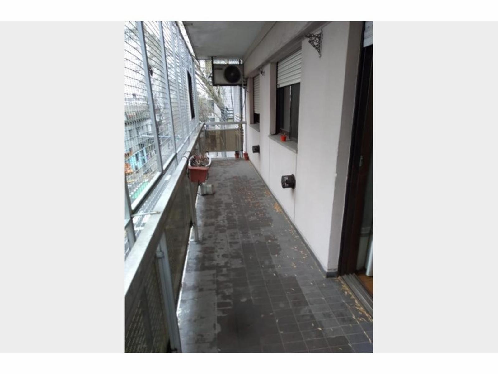 DEPARTAMENTO 4 AMBIENTES CON COCHERA CUBIERTA Y BALCÓN CORRIDO AL FRENTE — foto 13