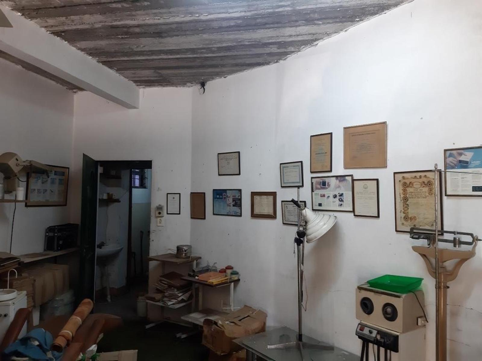 VENTA EN BLOCK DE 2 VIVIENDAS + OFICINA DE 43m² A REFACCIONAR IDEAL PARA 2 FAMILIAS. — foto 4