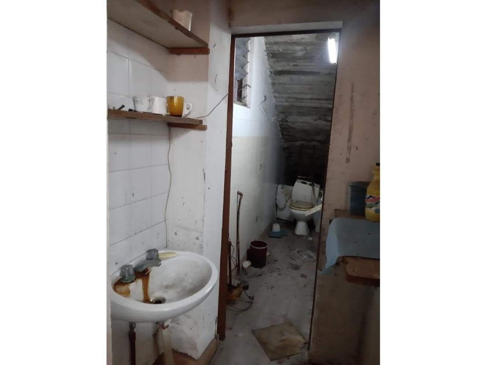 VENTA EN BLOCK DE 2 VIVIENDAS + OFICINA DE 43m² A REFACCIONAR IDEAL PARA 2 FAMILIAS. — foto 6