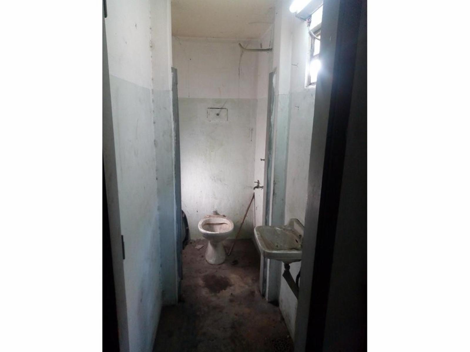VENTA EN BLOCK DE 5 UNIDADES (2 LOCALES AL FRENTE + 3 VIVIENDAS) — foto 4