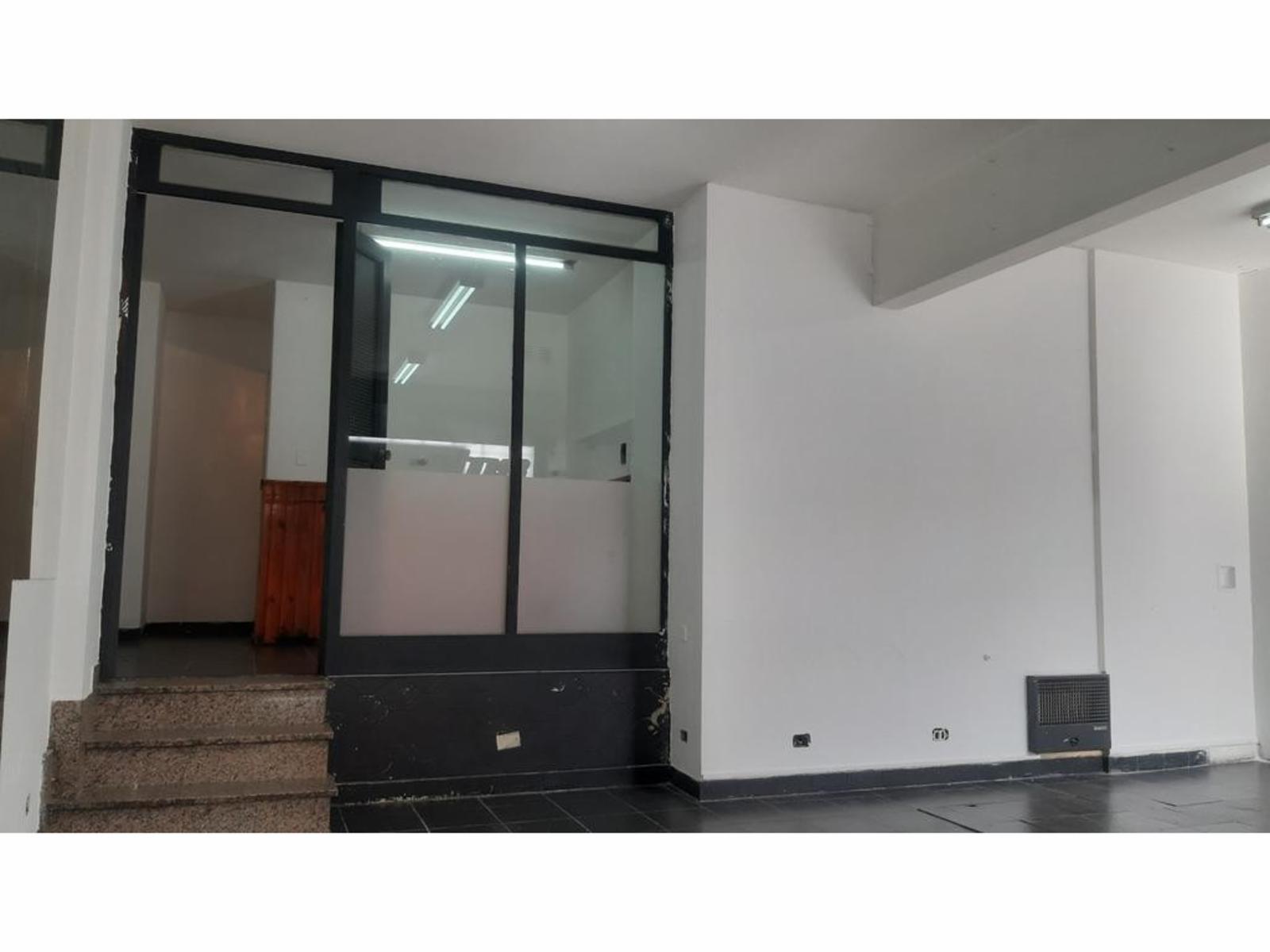EXCELENTE LOCAL DE 40 M² UBICADO SOBRE AVENIDA RIVADAVIA — foto 5