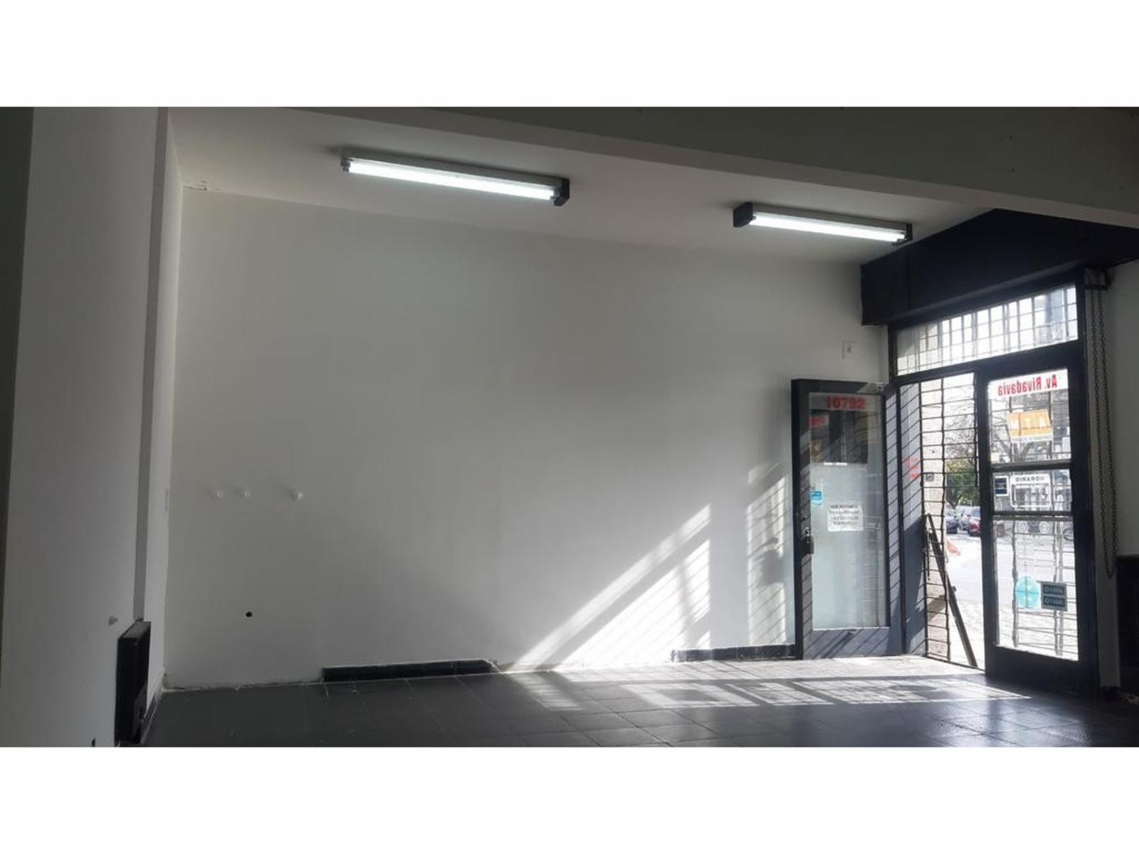 EXCELENTE LOCAL DE 40 M² UBICADO SOBRE AVENIDA RIVADAVIA — foto 6