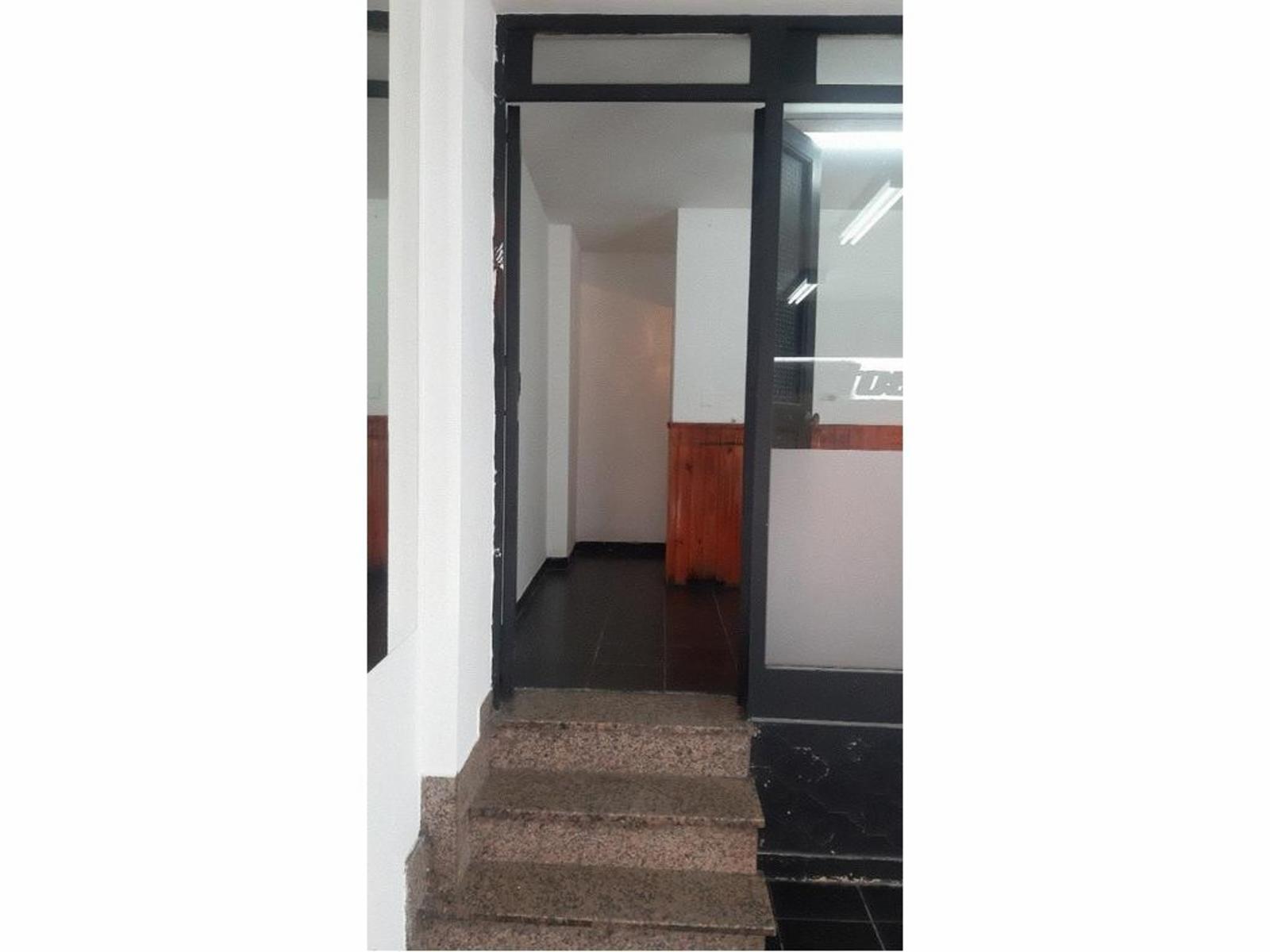 EXCELENTE LOCAL DE 40 M² UBICADO SOBRE AVENIDA RIVADAVIA — foto 8