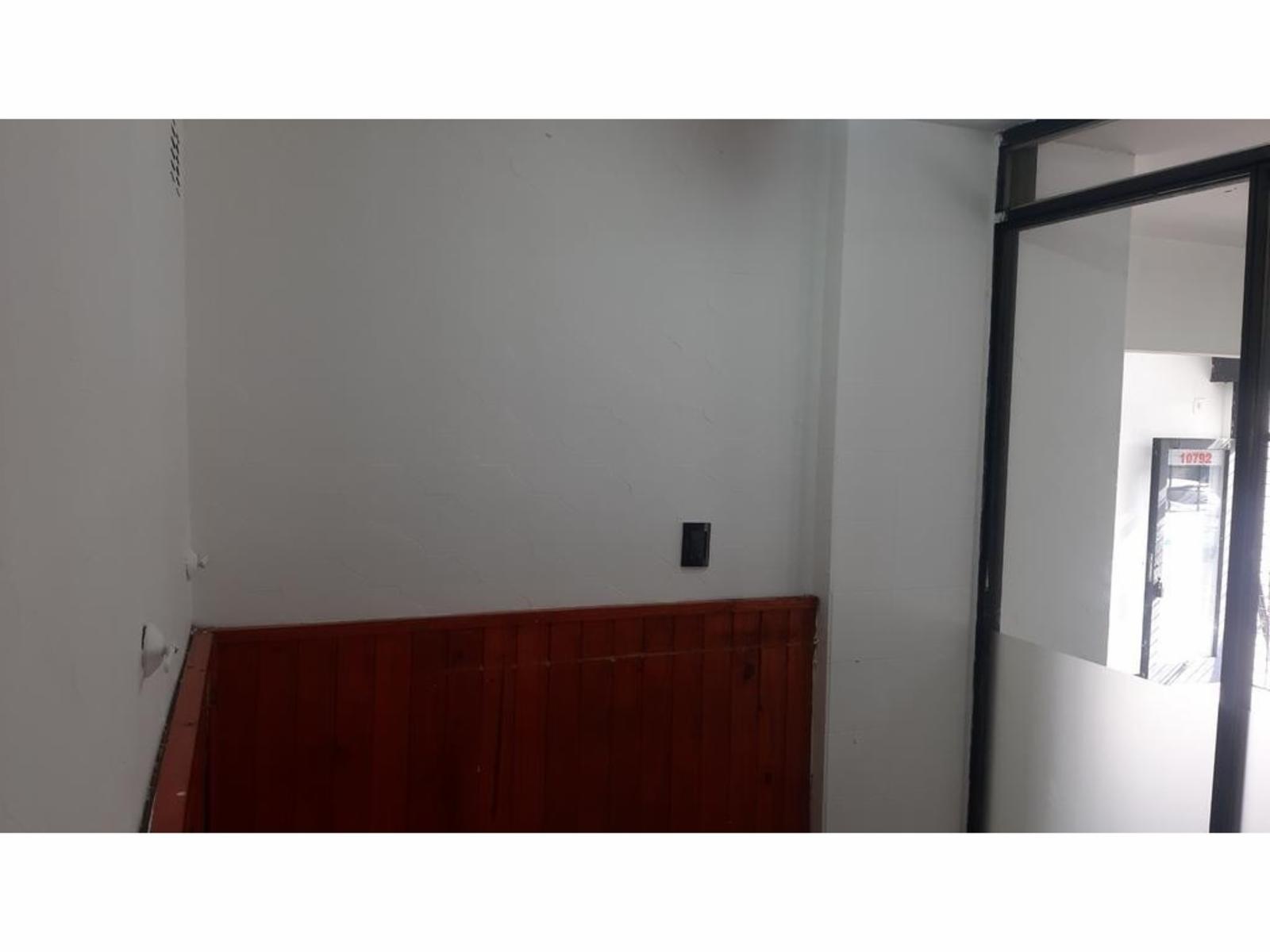 EXCELENTE LOCAL DE 40 M² UBICADO SOBRE AVENIDA RIVADAVIA — foto 9