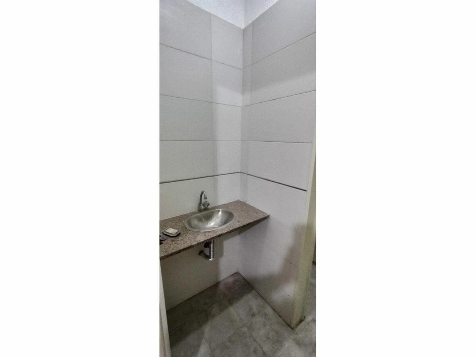 LOCAL DE 33 M² A ESTRENAR EN CENTRO DE SAN JUSTO - 11