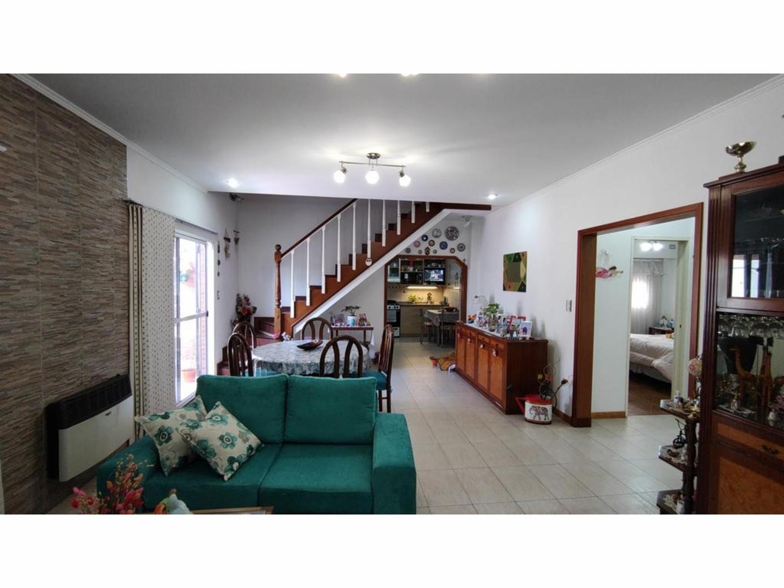 Excelente PH tipo casa de 3 ambientes ubicado en esquina con 2 patios y cochera — foto 4