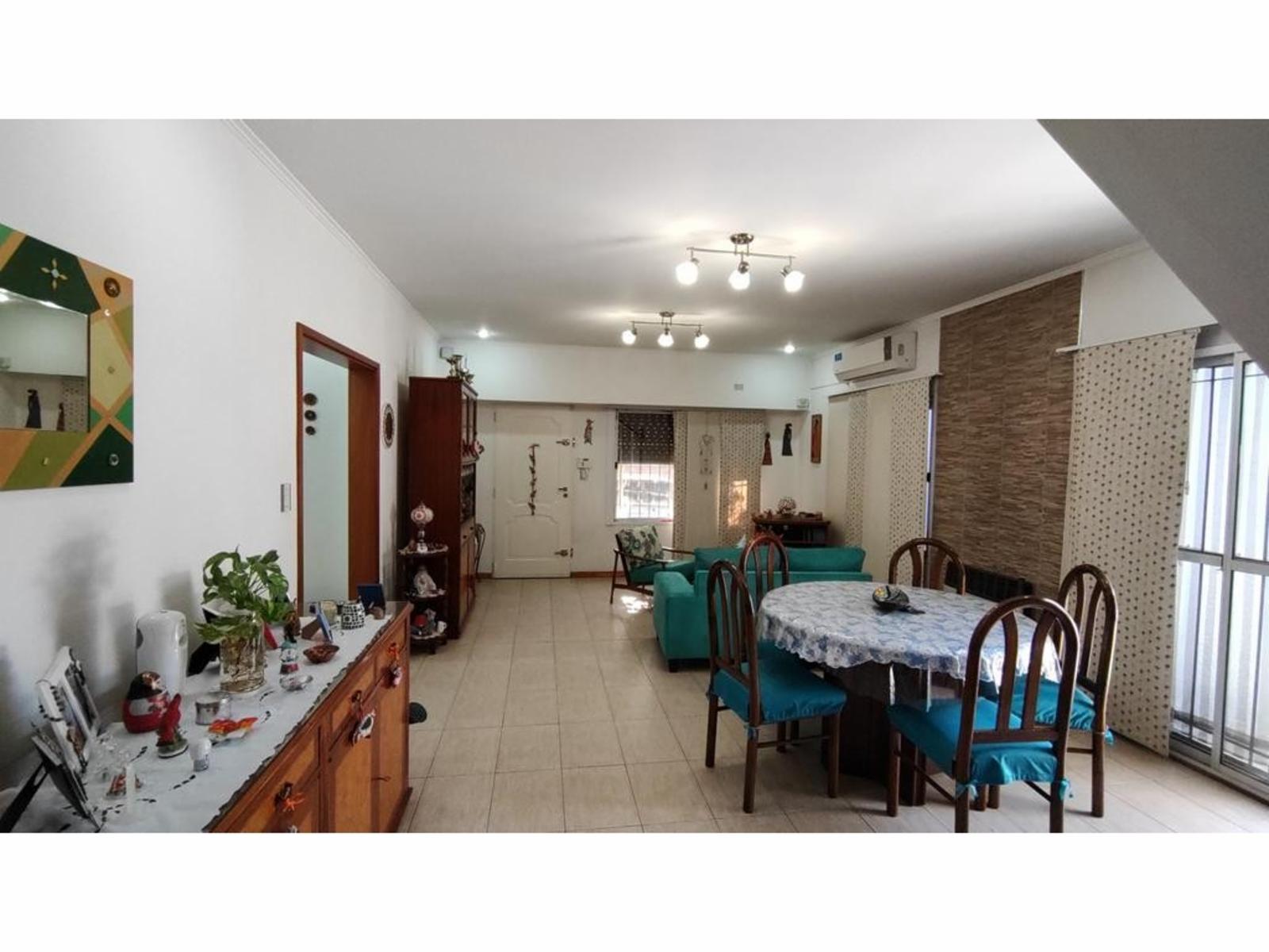Excelente PH tipo casa de 3 ambientes ubicado en esquina con 2 patios y cochera — foto 5