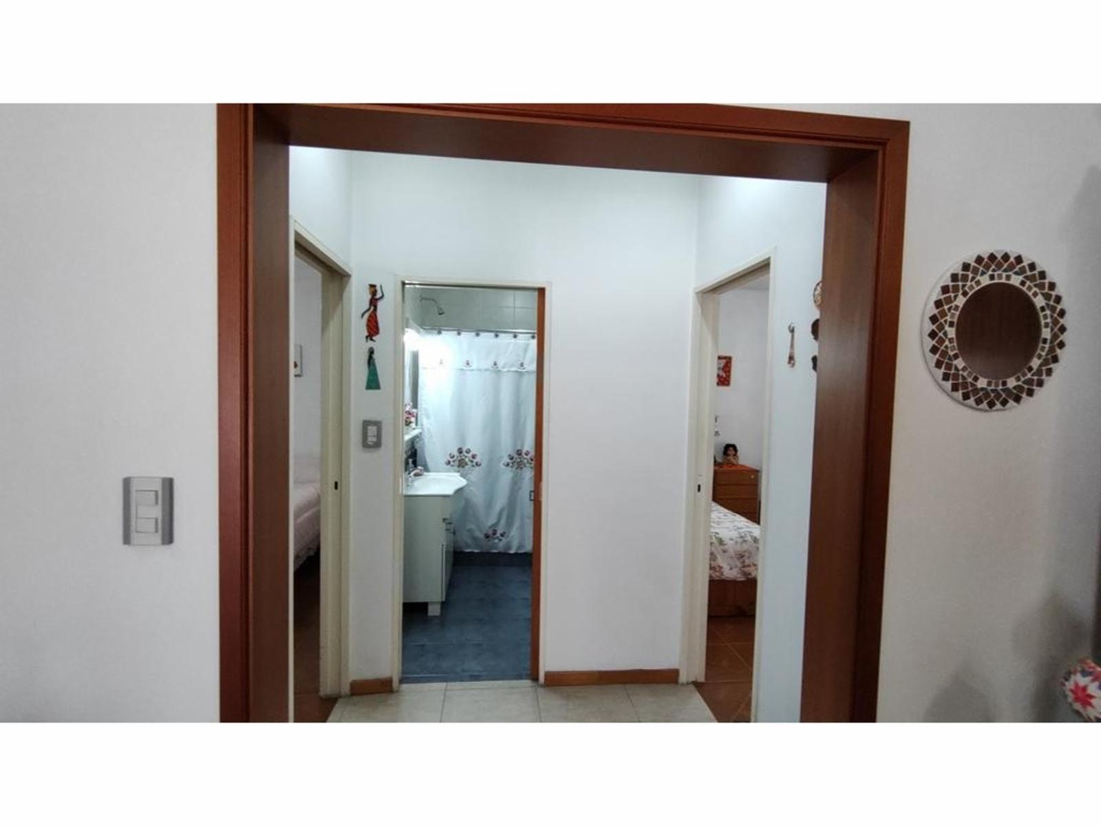 Excelente PH tipo casa de 3 ambientes ubicado en esquina con 2 patios y cochera — foto 7