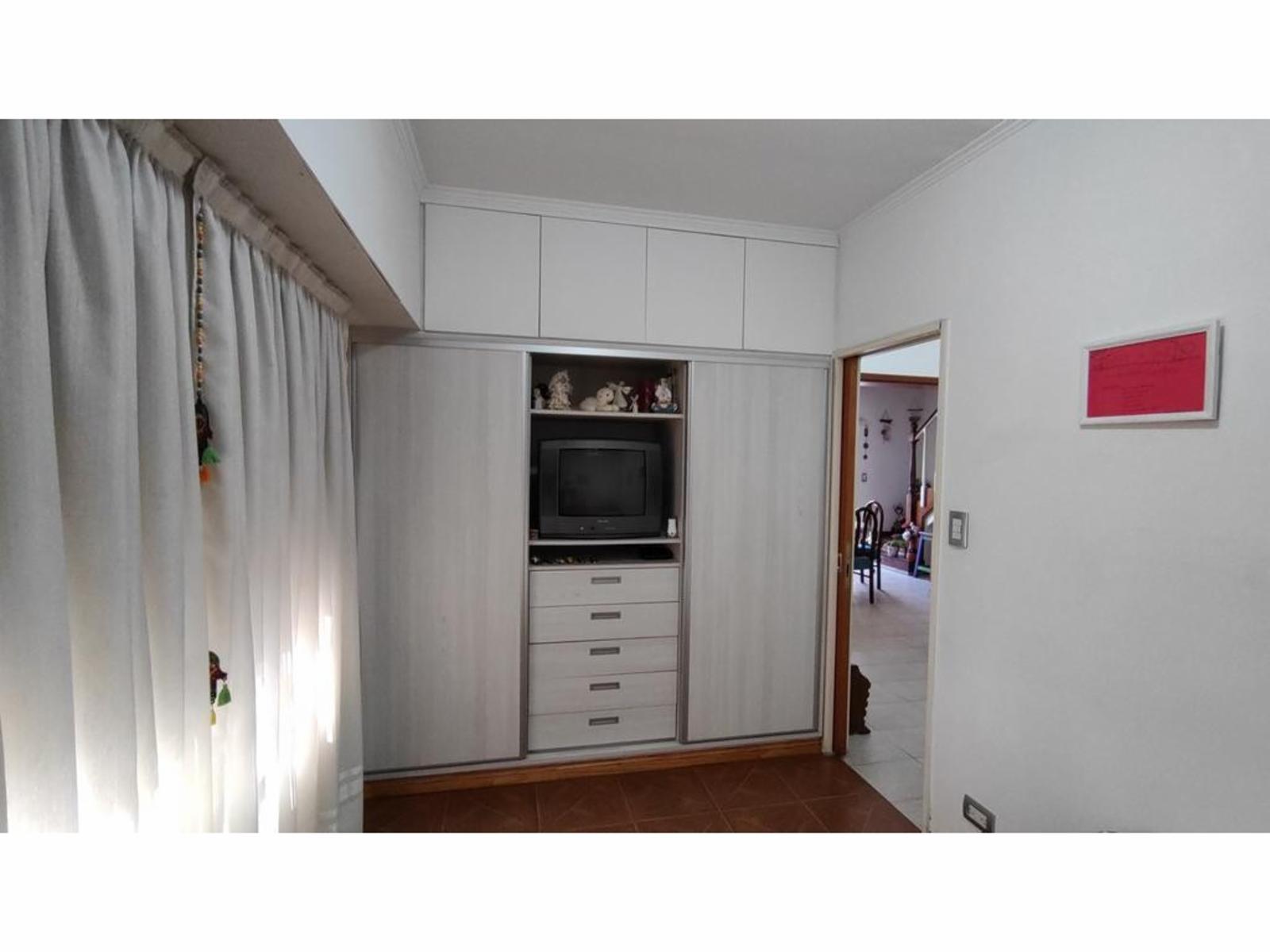 Excelente PH tipo casa de 3 ambientes ubicado en esquina con 2 patios y cochera — foto 9