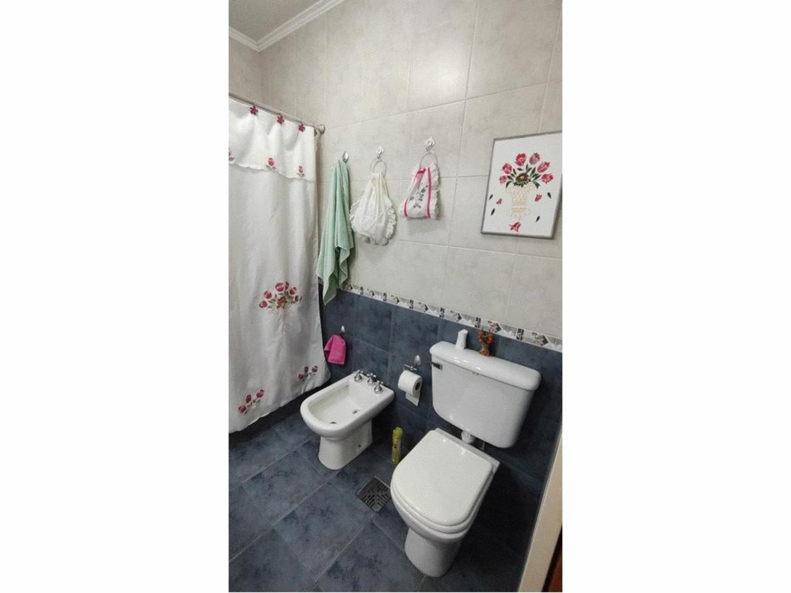 Excelente PH tipo casa de 3 ambientes ubicado en esquina con 2 patios y cochera — foto 11