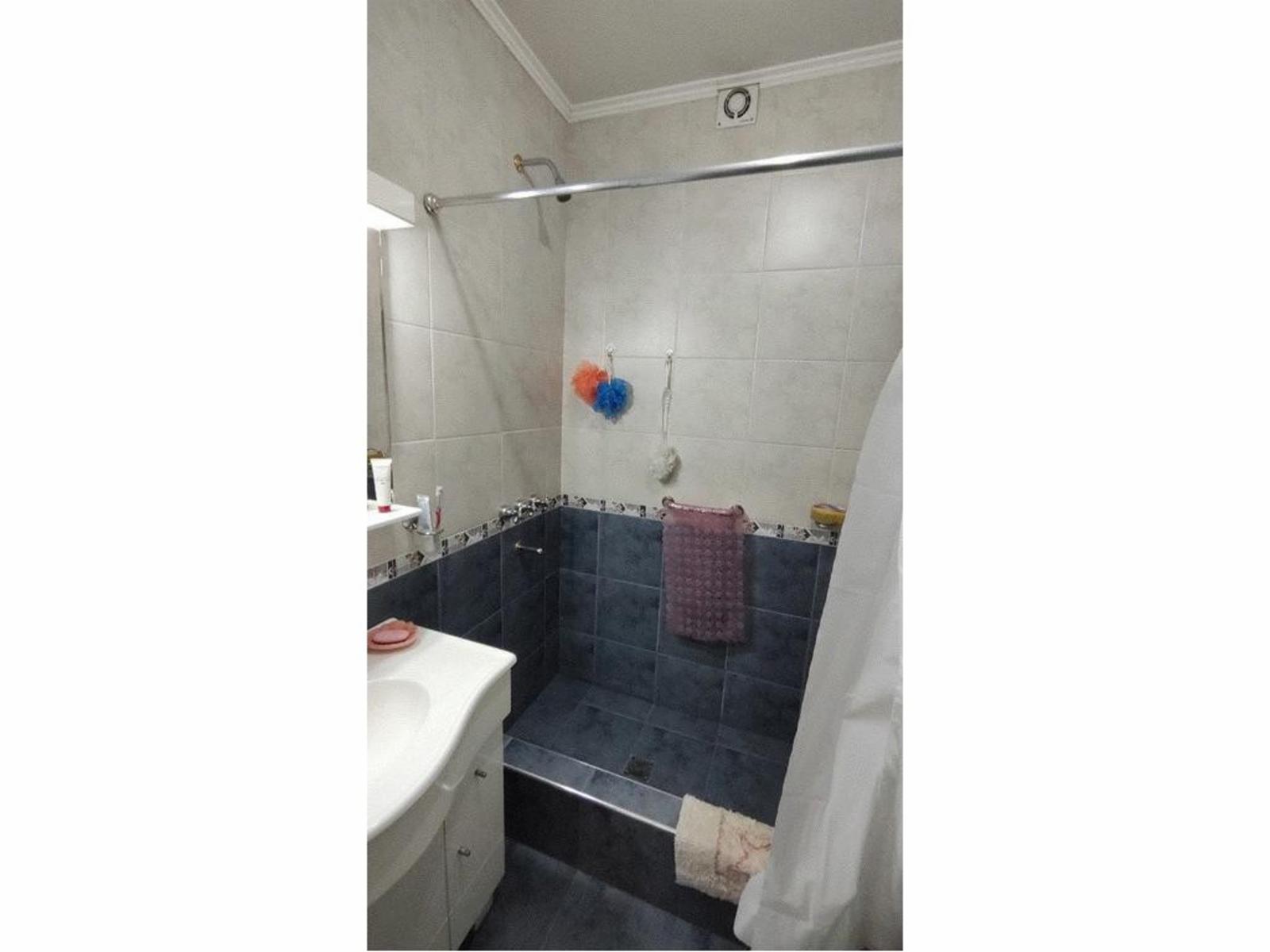 Excelente PH tipo casa de 3 ambientes ubicado en esquina con 2 patios y cochera — foto 12