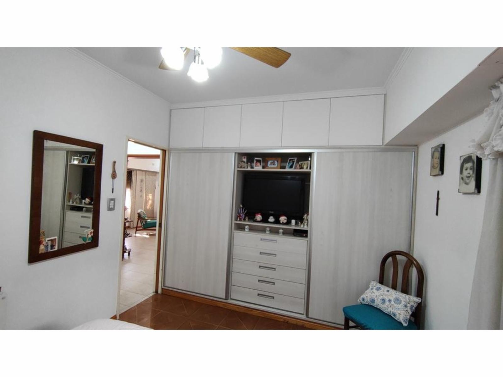 Excelente PH tipo casa de 3 ambientes ubicado en esquina con 2 patios y cochera — foto 14