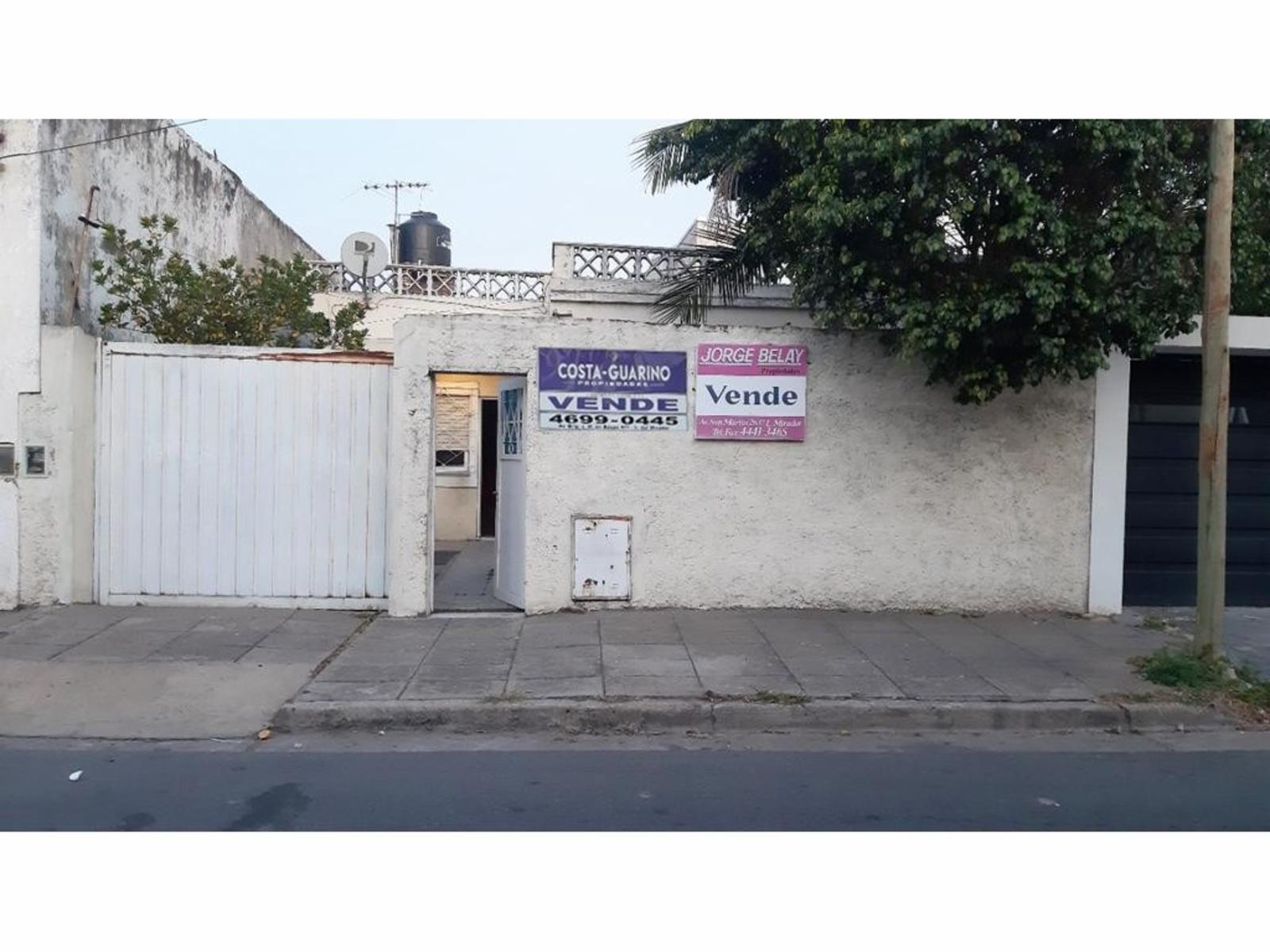 Casa de 3 ambientes con 2 patios y cochera descubierta