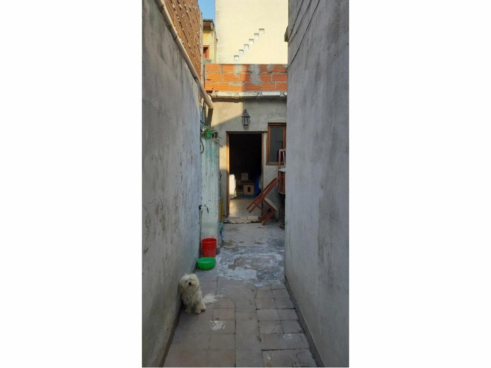 Ph al fondo con 2 propiedades de 2 ambientes con patio y terraza — foto 3