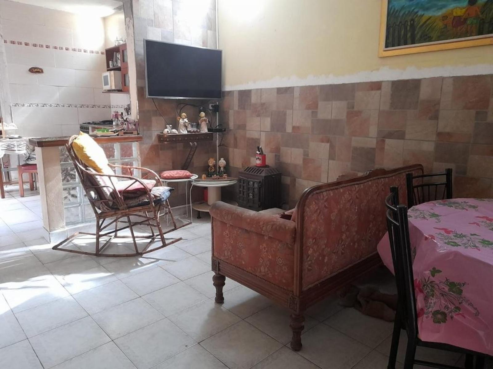 CASA CON DOS PROPIEDADES DE 3 AMBIENTES Y 2 AMBIENTES IDEAL PARA DOS FAMILIAS — foto 4