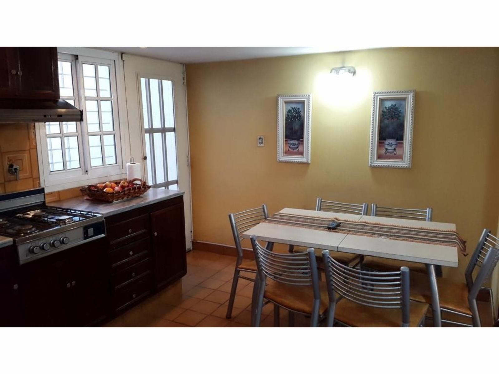 Excelente casa de 5 ambientes con salida a 2 calles — foto 4