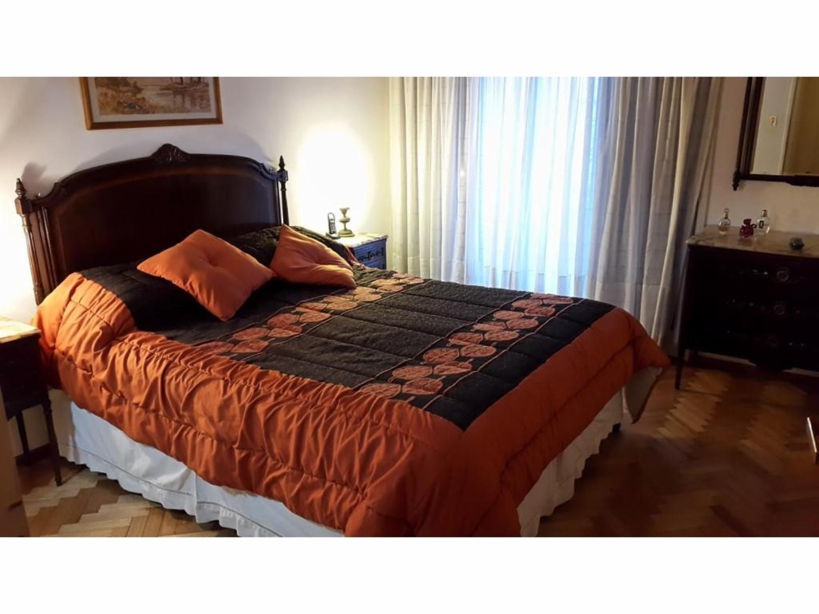 Excelente casa de 5 ambientes con salida a 2 calles — foto 13