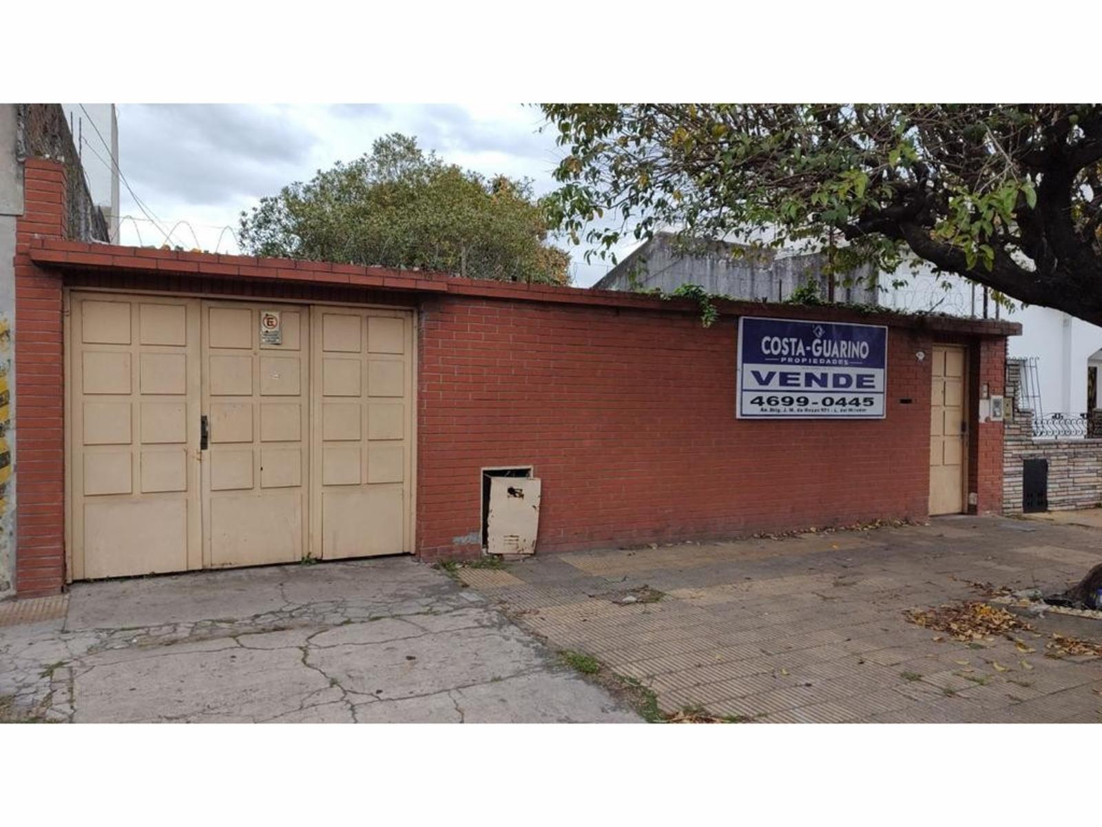 Terreno de 293,8m² (10 X 29,38) con casa de 3 ambientes con pileta y galpón
