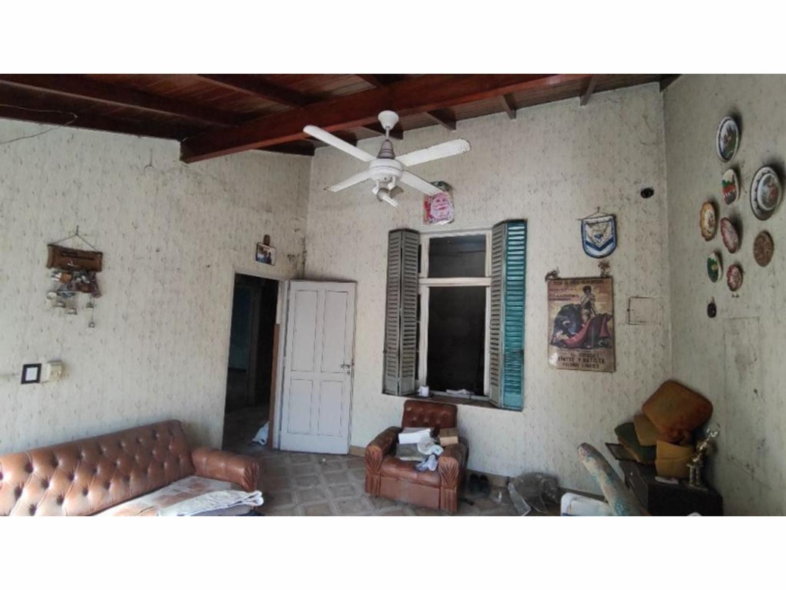 Terreno de 293,8m² (10 X 29,38) con casa de 3 ambientes con pileta y galpón — foto 7