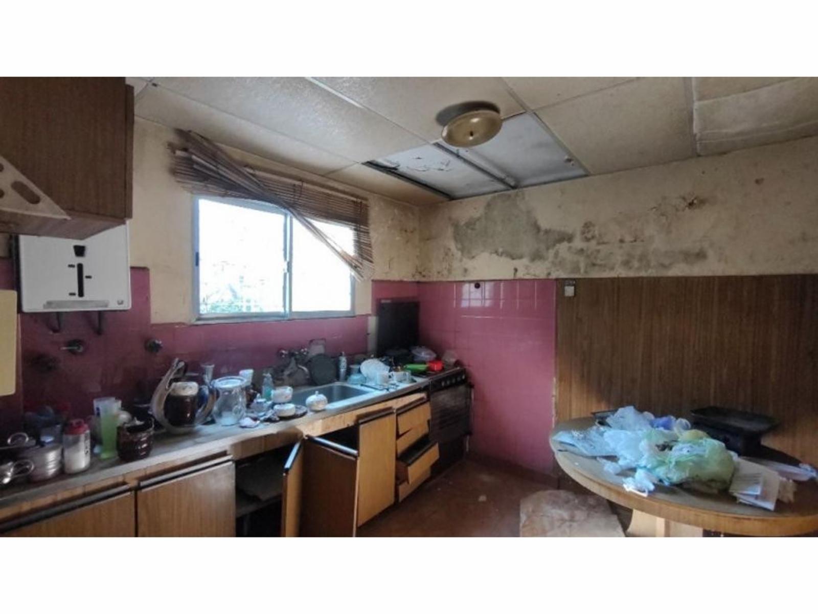 Terreno de 293,8m² (10 X 29,38) con casa de 3 ambientes con pileta y galpón — foto 11