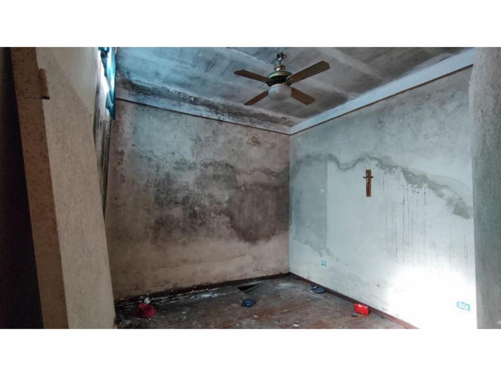 Terreno de 293,8m² (10 X 29,38) con casa de 3 ambientes con pileta y galpón — foto 12