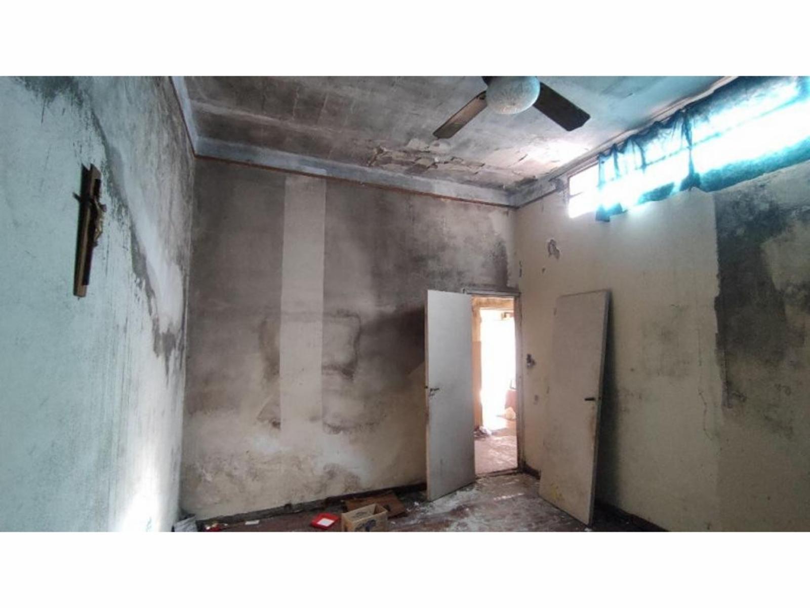 Terreno de 293,8m² (10 X 29,38) con casa de 3 ambientes con pileta y galpón — foto 13